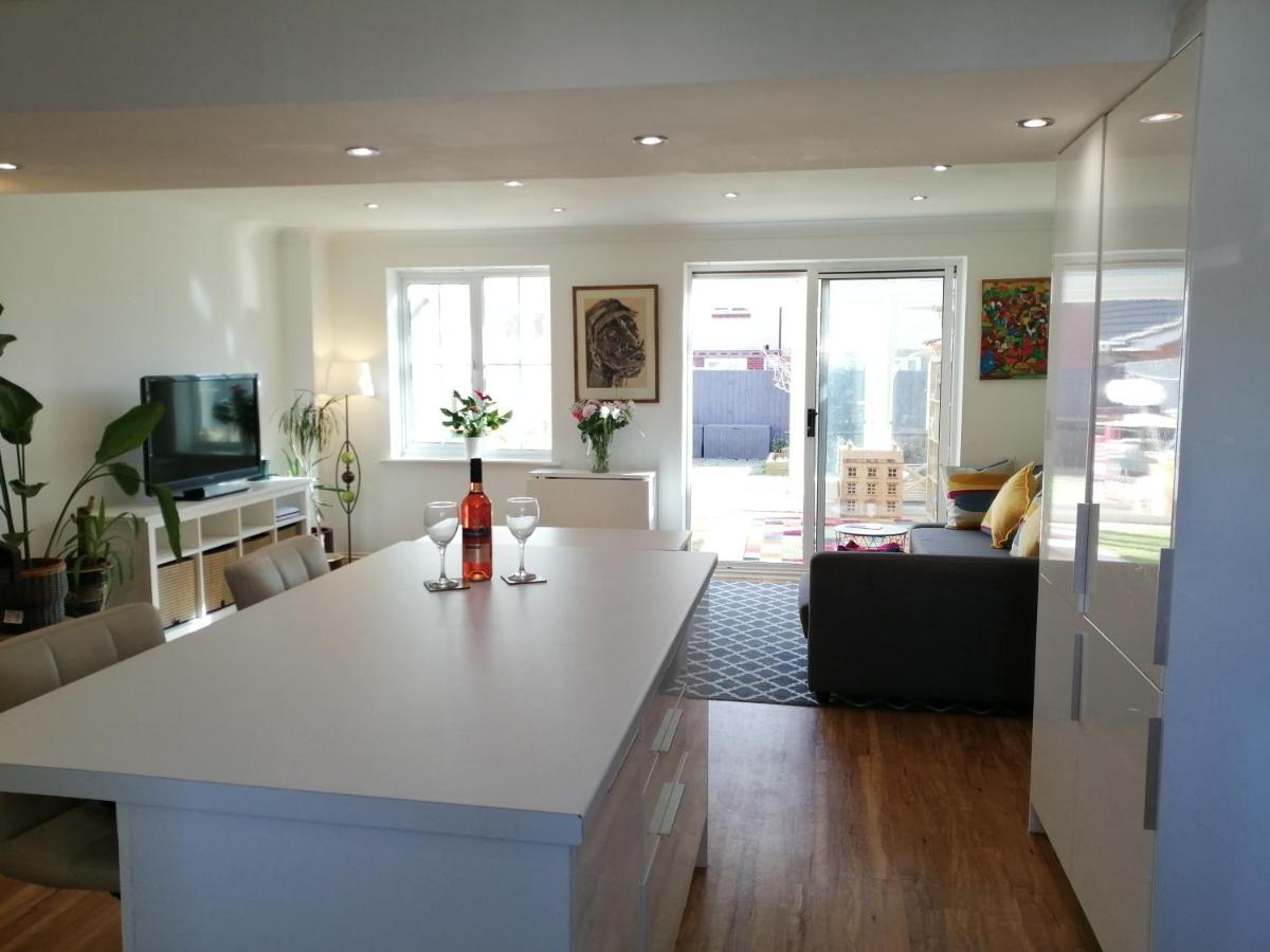 Spacious Townhouse With Sea Views Near Cardiff Barry Exterior photo