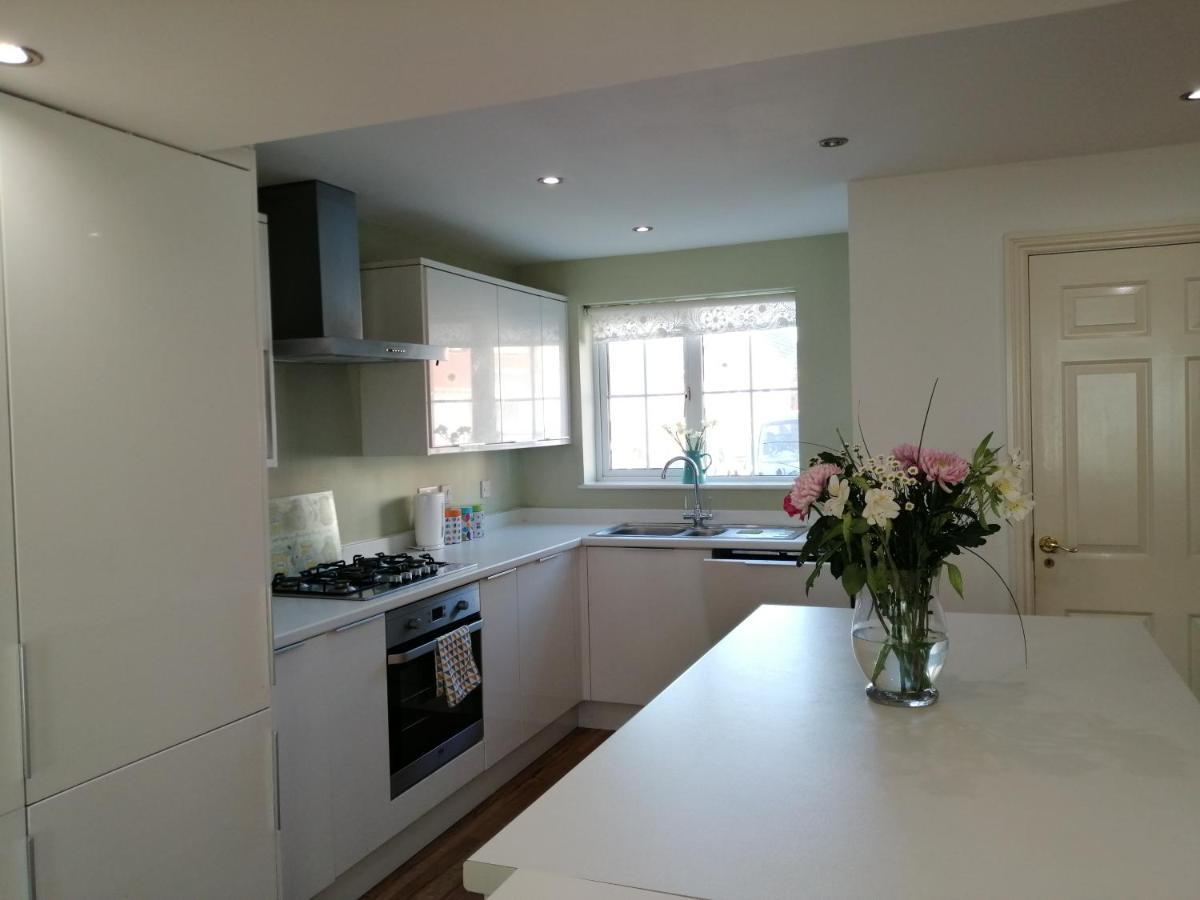 Spacious Townhouse With Sea Views Near Cardiff Barry Exterior photo